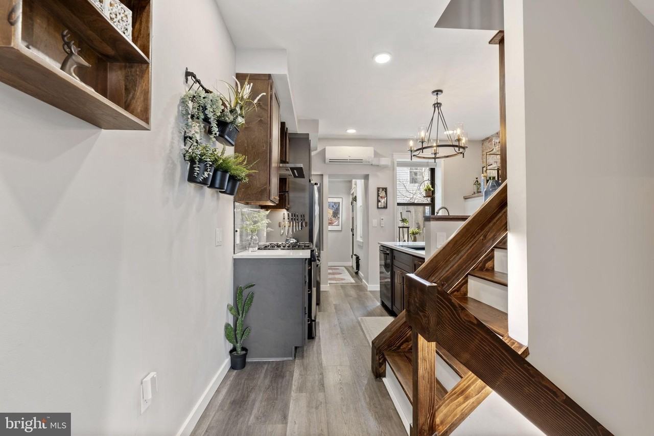 526 E Thompson St - Photo 5 of 44