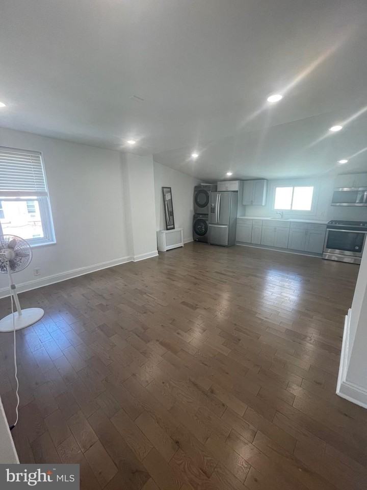 2501 E Somerset St - Photo 2 of 14