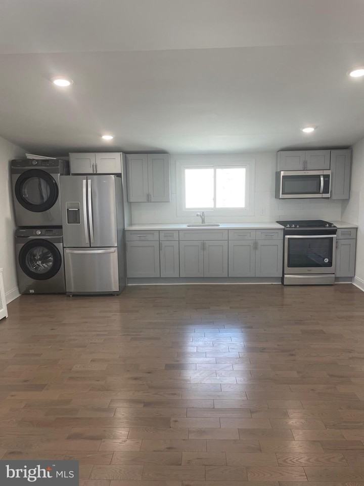 2501 E Somerset St - Photo 3 of 14