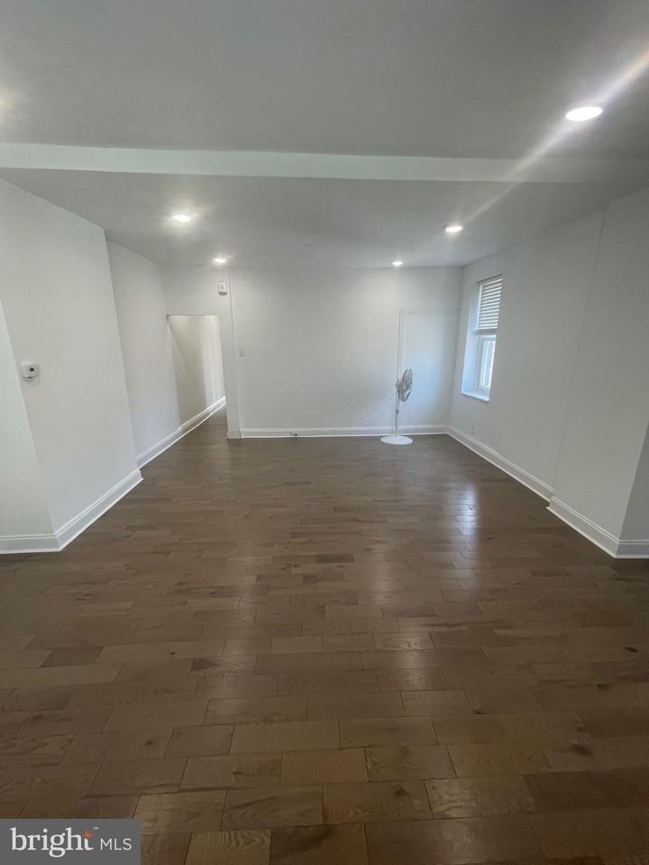 2501 E Somerset St - Photo 4 of 14