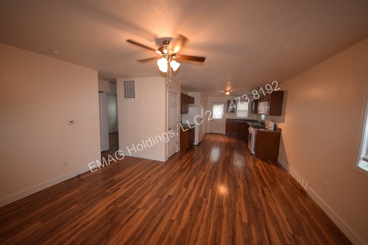 2340 E Keys Ave - Photo 2 of 11