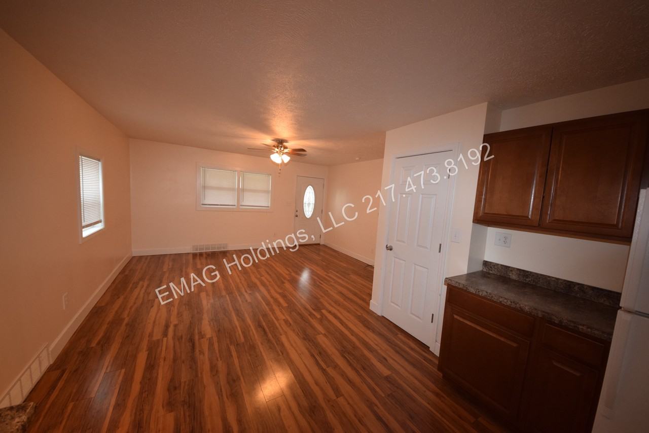 2340 E Keys Ave - Photo 4 of 11