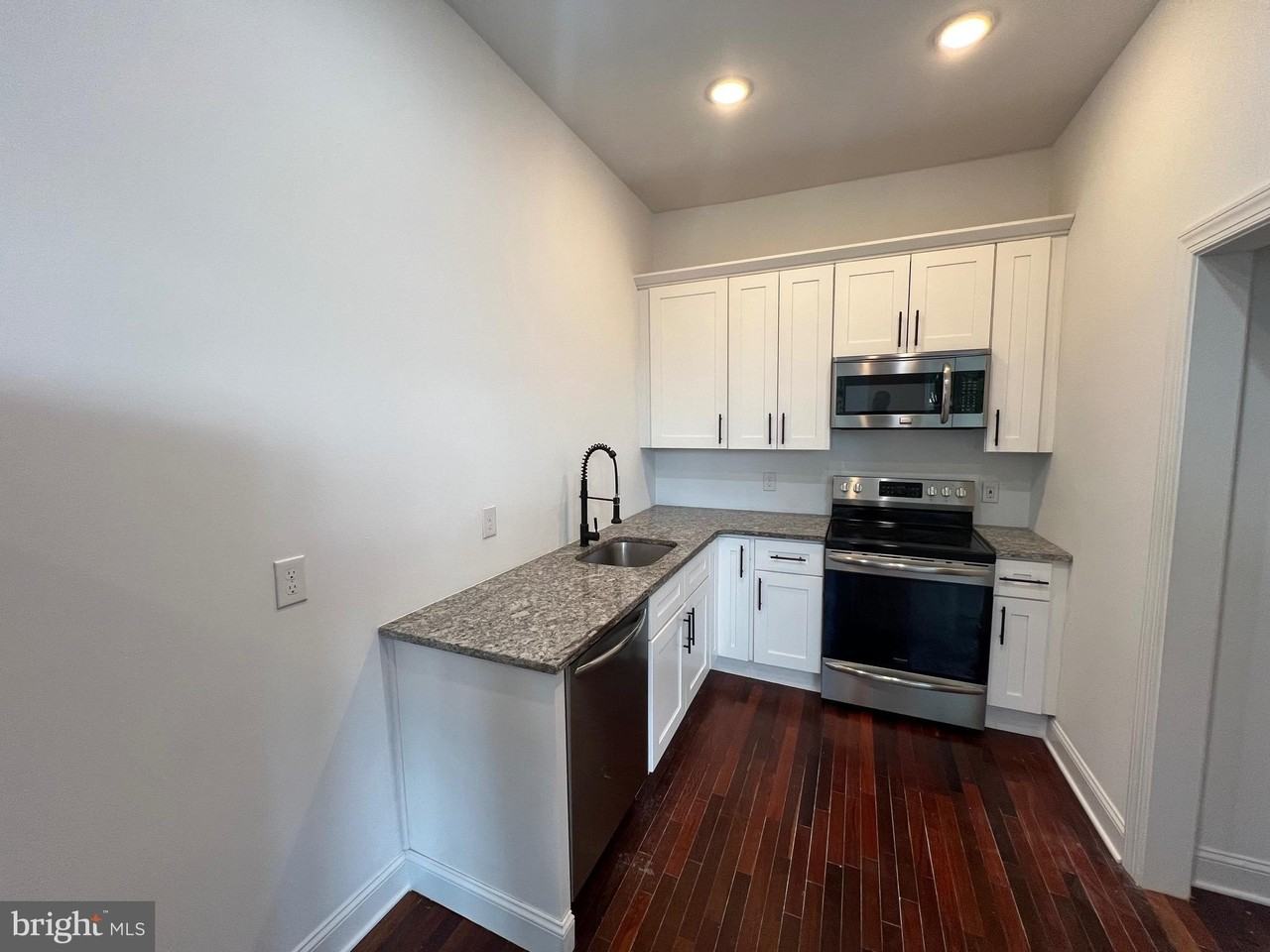 3228 W Diamond St #2 - Photo 3 of 8