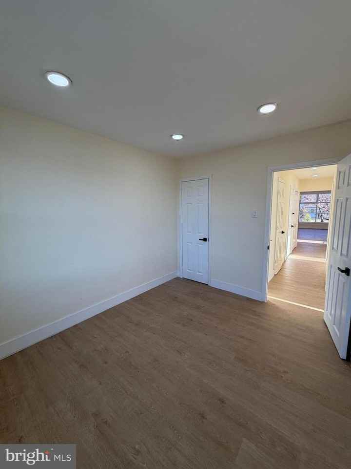 8540 Castor Ave - Photo 6 of 32