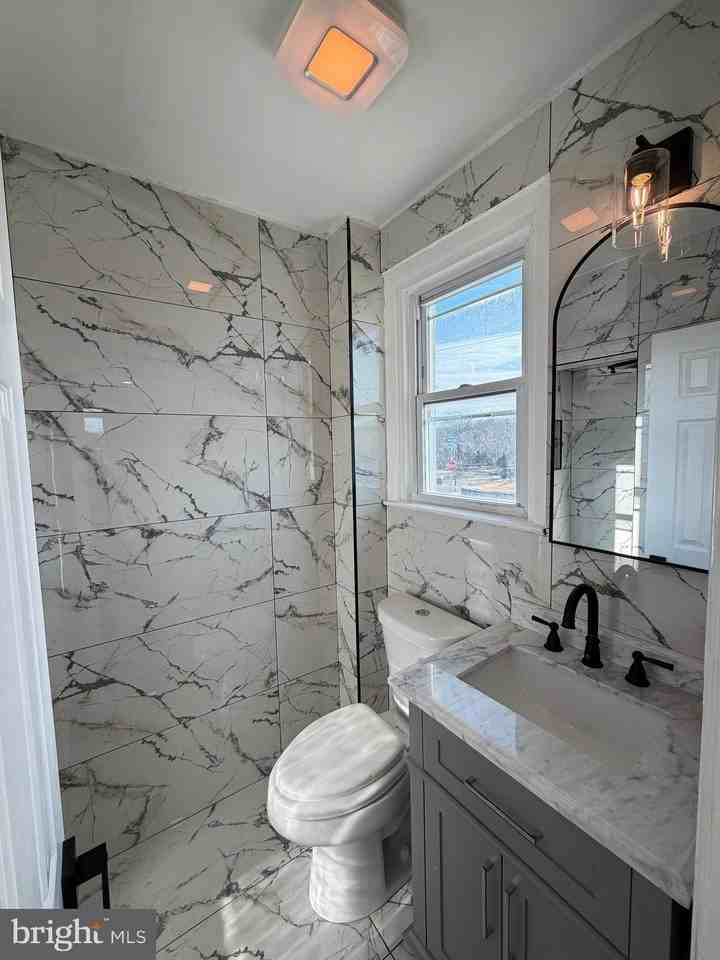 8540 Castor Ave - Photo 7 of 32