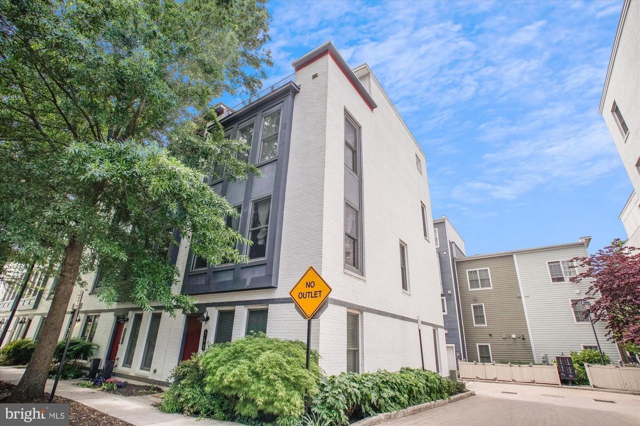 718 Snowden Hallowell Way - Photo 4 of 50