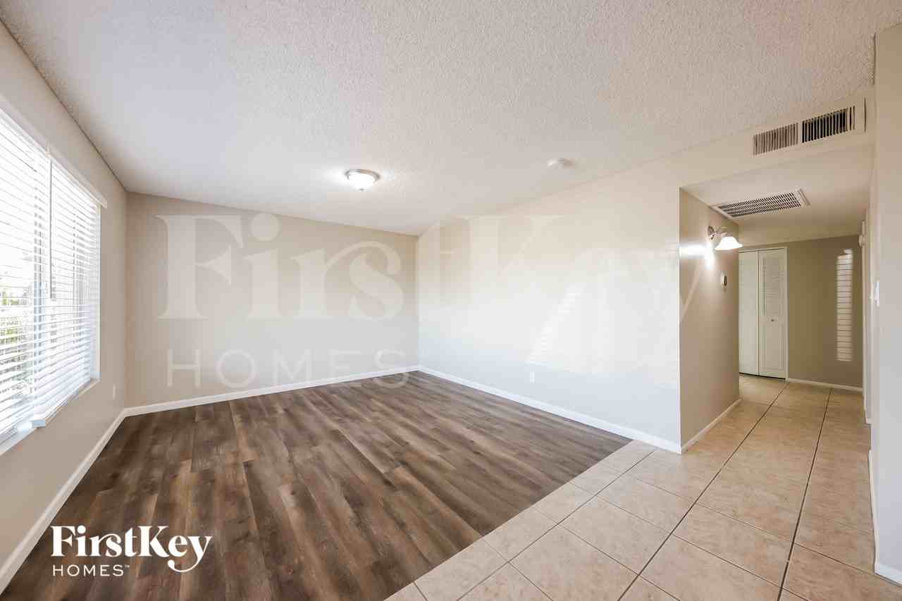 9914 N 73rd Ave - Photo 3 of 18