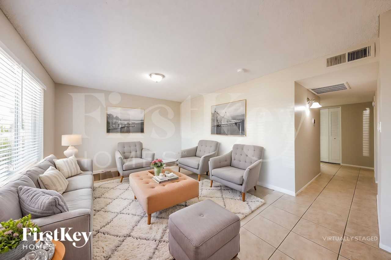 9914 N 73rd Ave - Photo 4 of 18