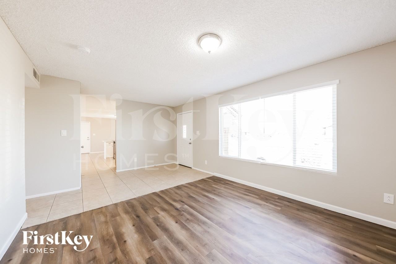 9914 N 73rd Ave - Photo 5 of 18