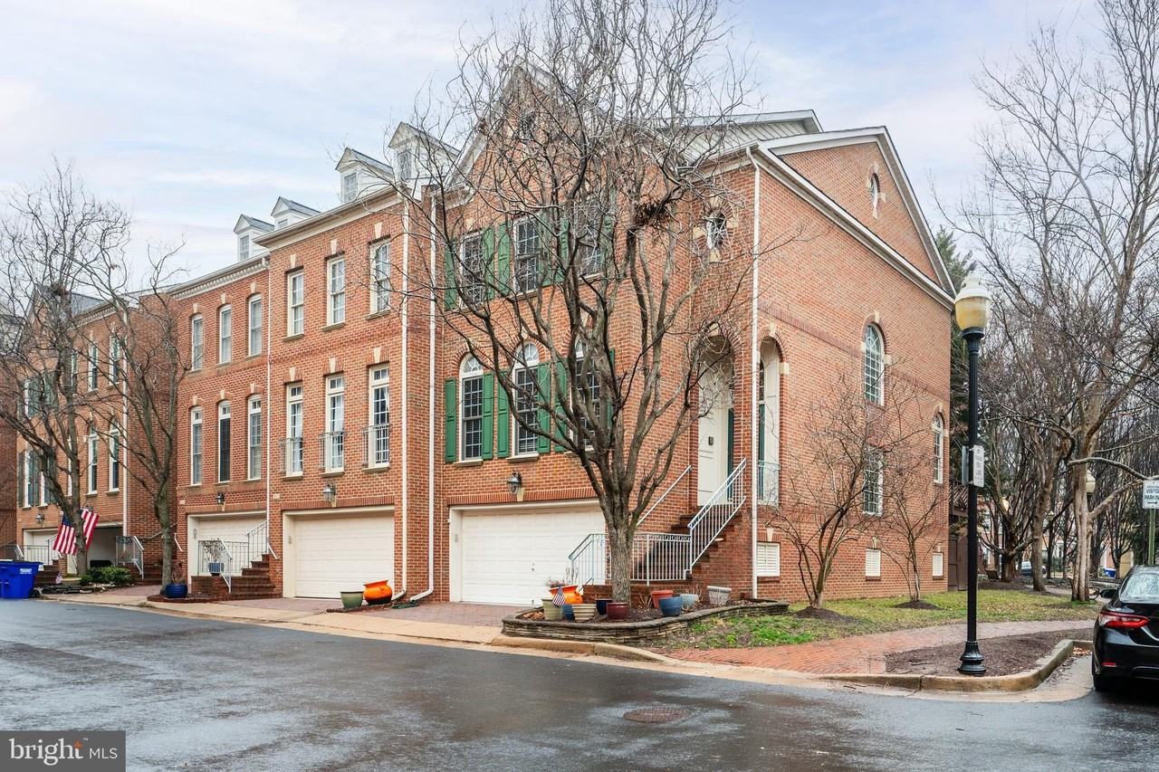 259 Murtha St - Photo 3 of 48