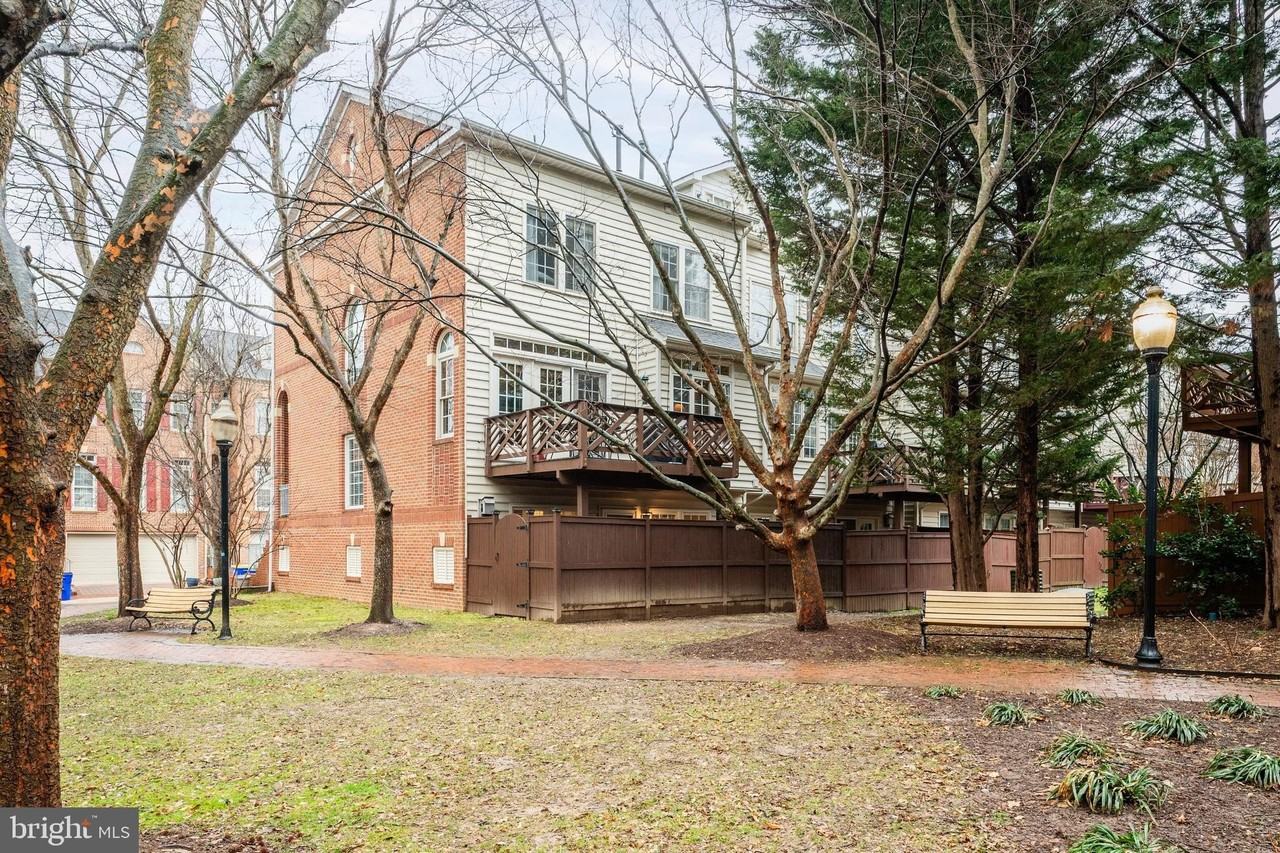 259 Murtha St - Photo 5 of 48