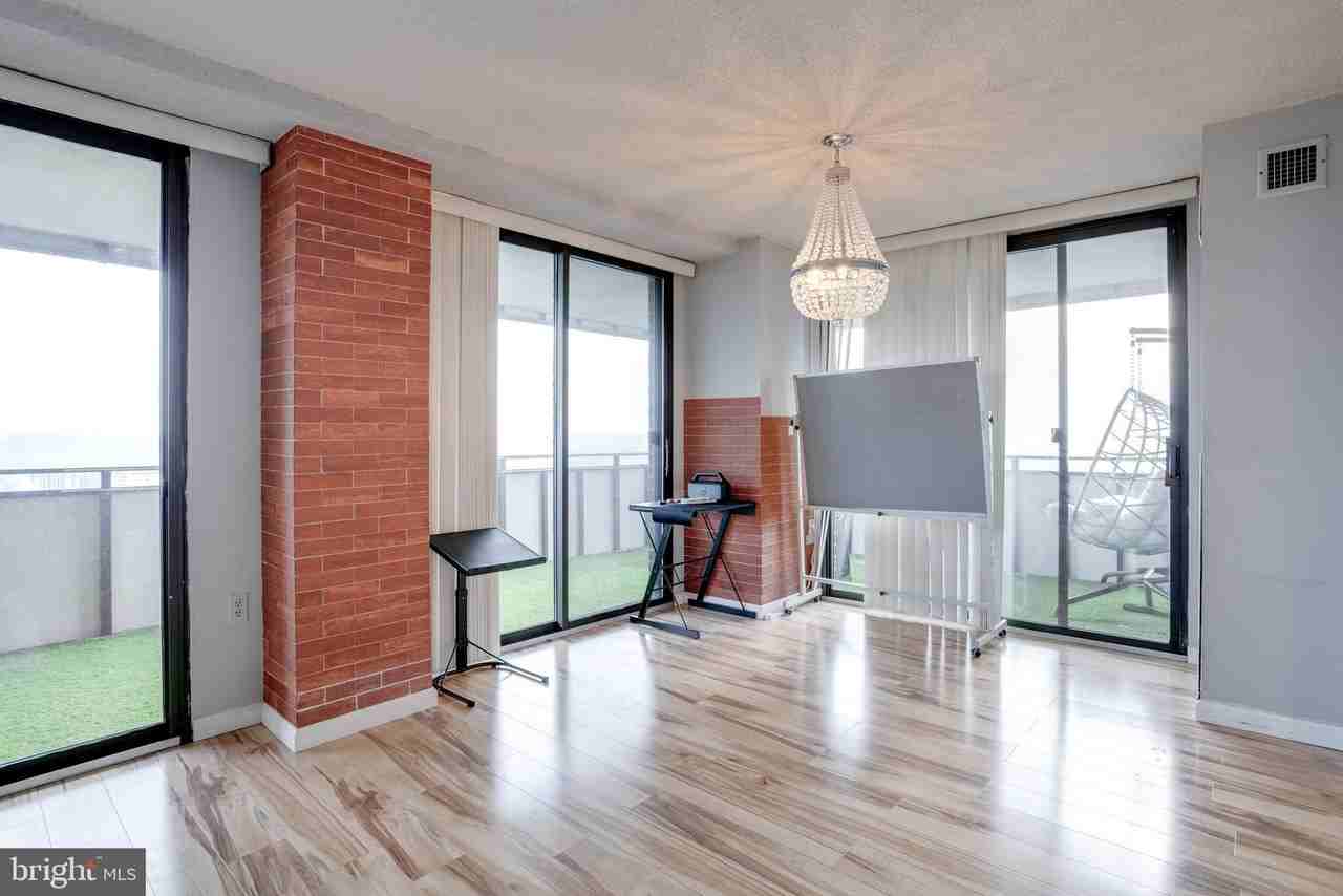 250 S Reynolds St Apt 1410 - Photo 3 of 22