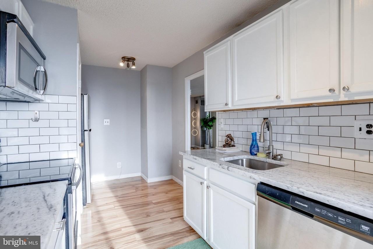 250 S Reynolds St Apt 1410 - Photo 5 of 22