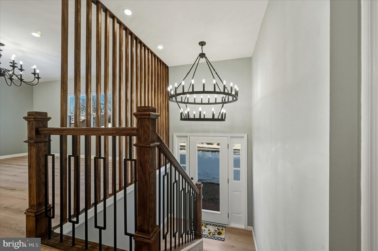 110 Elaine Dr - Photo 2 of 43