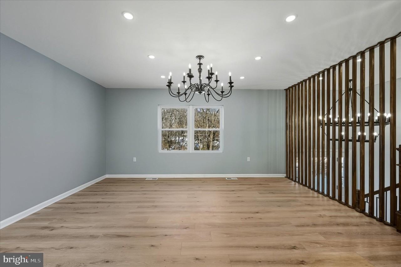 110 Elaine Dr - Photo 3 of 43