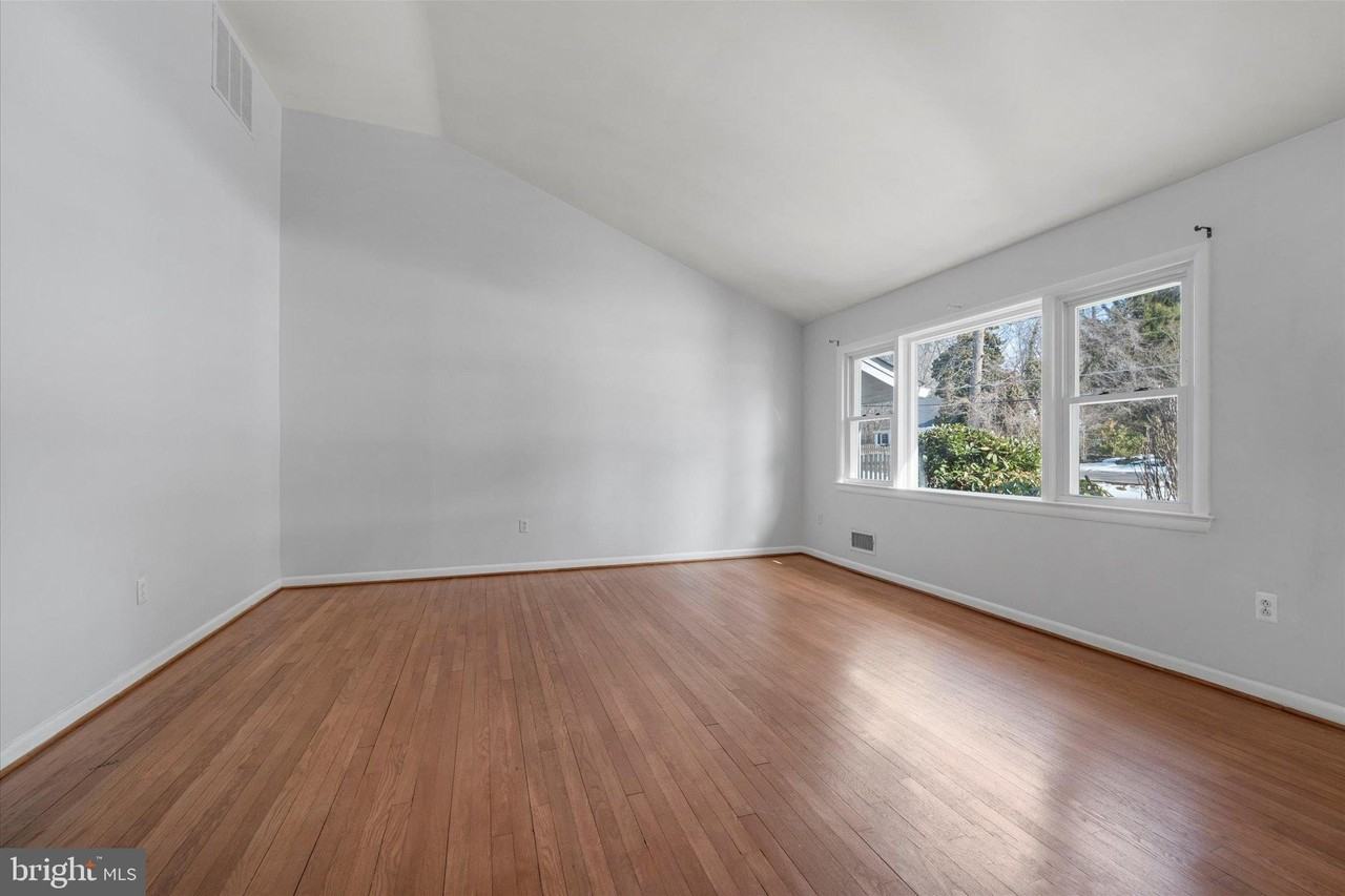 9012 Vernon View Dr - Photo 5 of 39