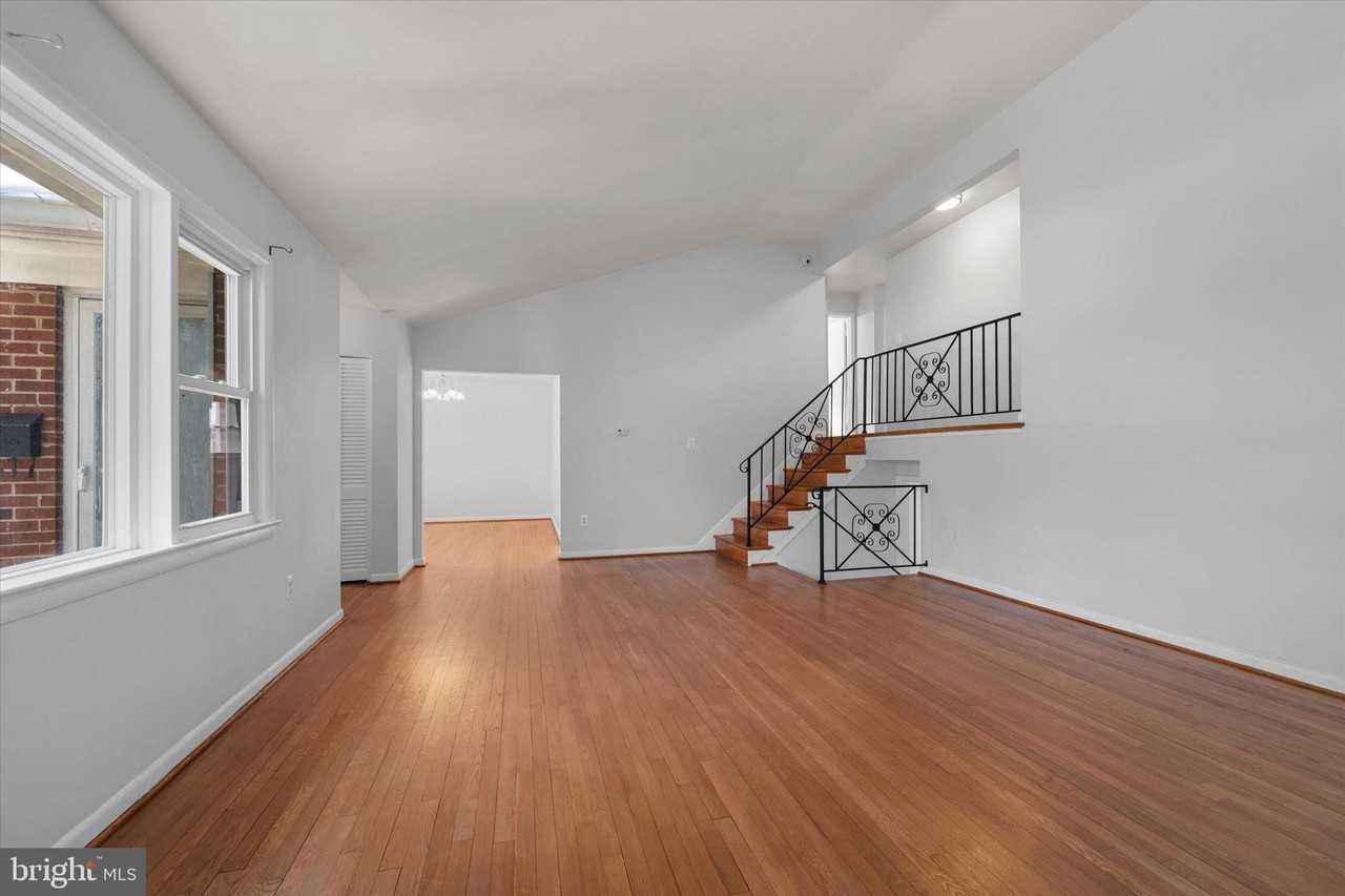 9012 Vernon View Dr - Photo 6 of 39