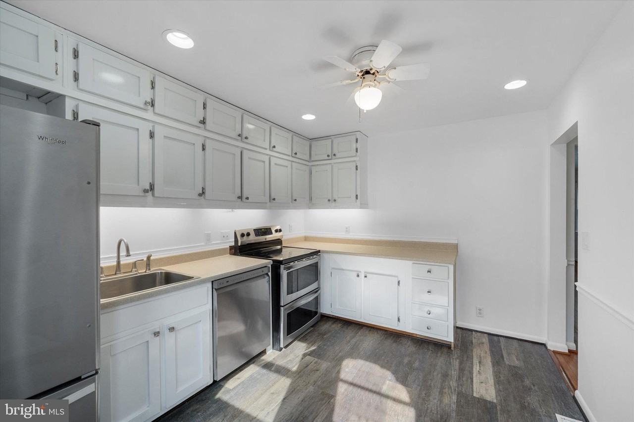 9012 Vernon View Dr - Photo 5 of 32