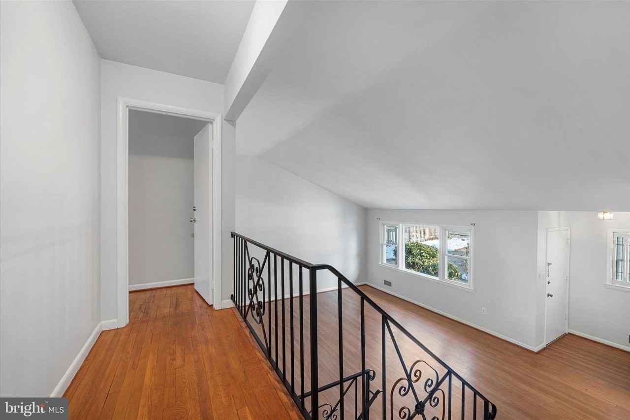 9012 Vernon View Dr - Photo 7 of 32