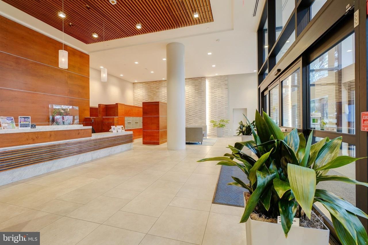 3800 Powell Ln Unit 808 - Photo 4 of 30