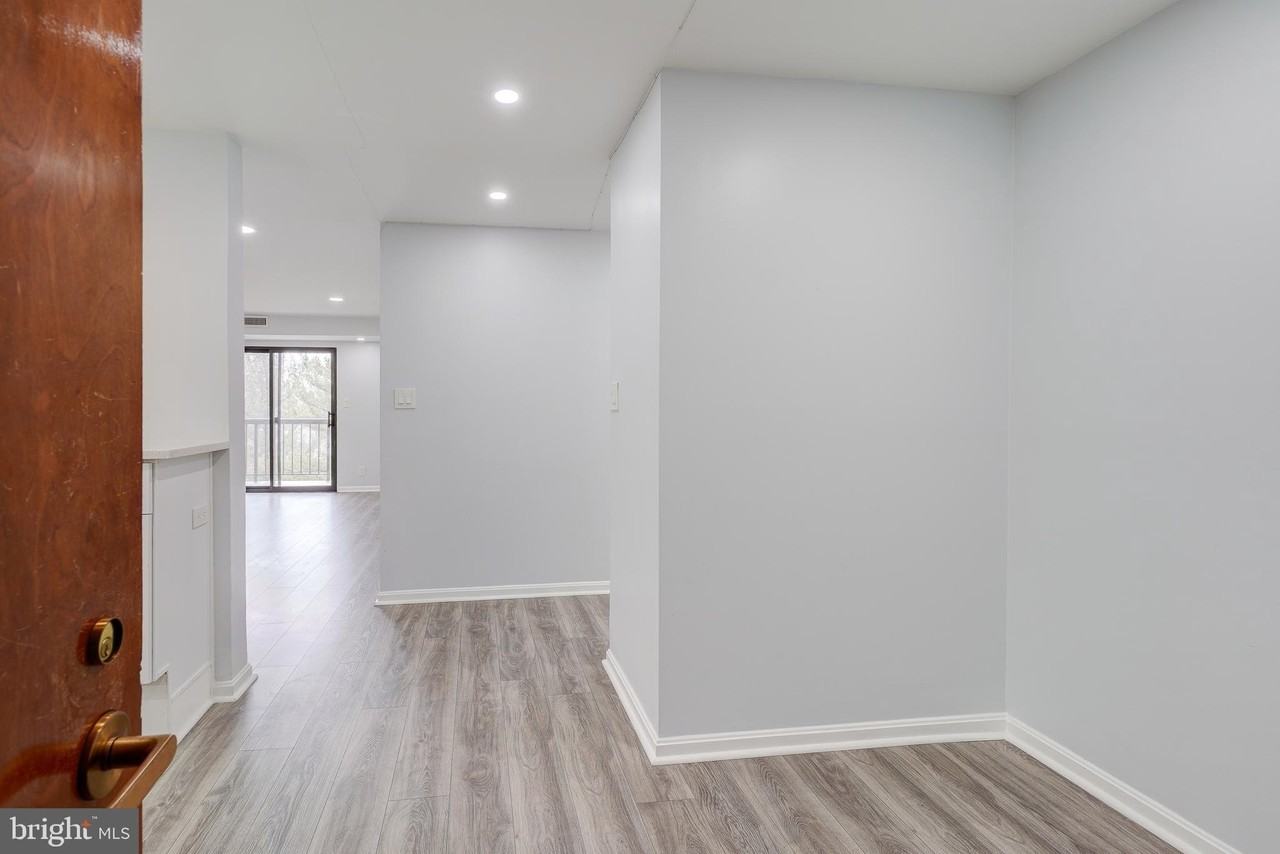 3800 Powell Ln Unit 808 - Photo 5 of 30