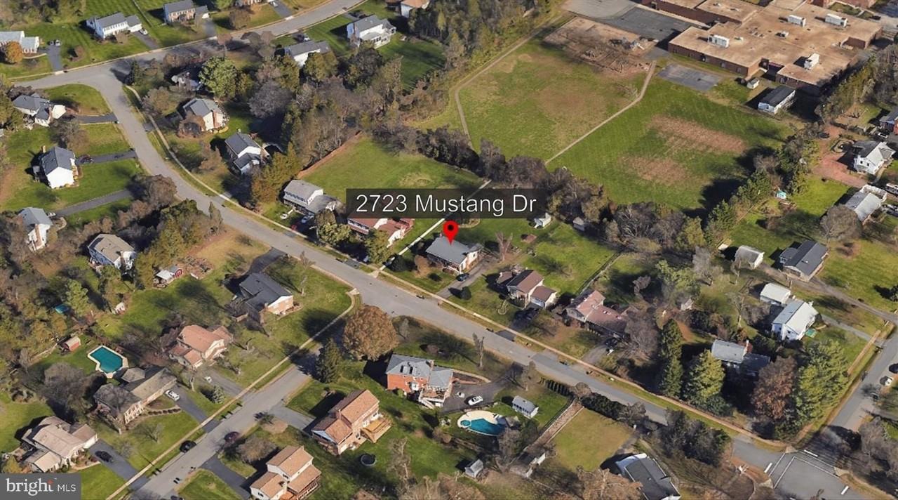 2723 Mustang Dr - Photo 2 of 28