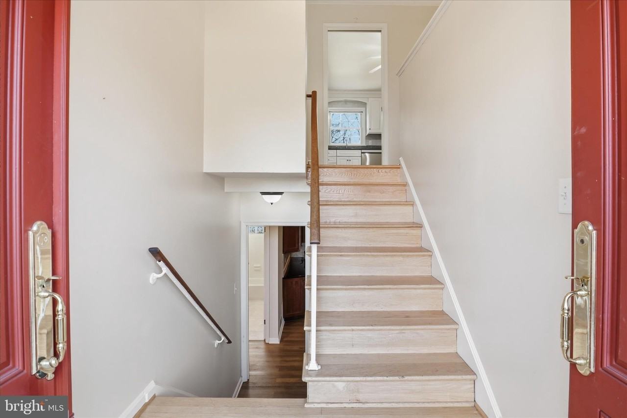 2723 Mustang Dr - Photo 3 of 28