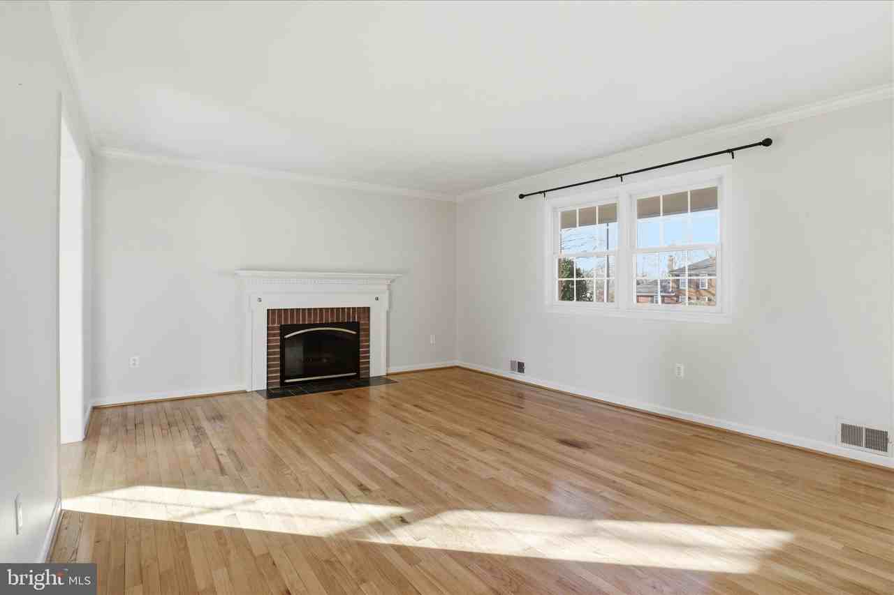 2723 Mustang Dr - Photo 4 of 28