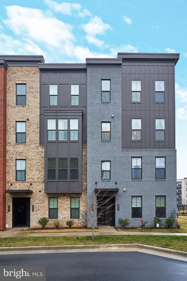 2269 Woodland Gap Ter Unit 16 - Photo 2 of 31