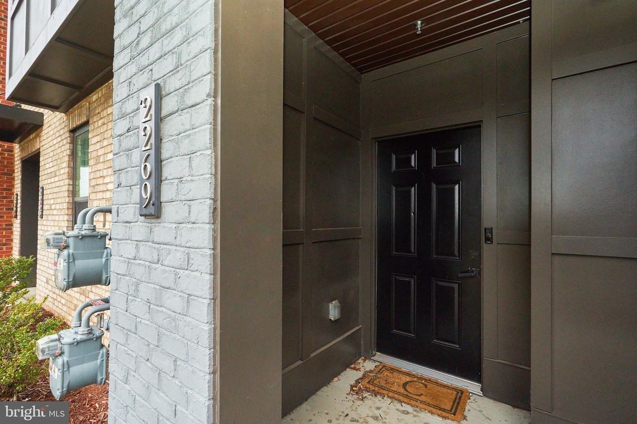 2269 Woodland Gap Ter Unit 16 - Photo 3 of 31