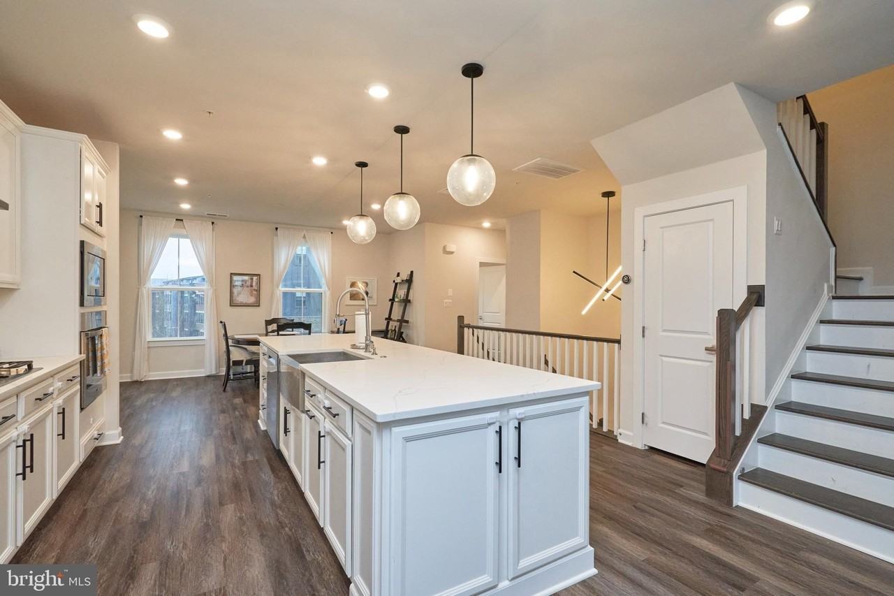 2269 Woodland Gap Ter Unit 16 - Photo 7 of 31