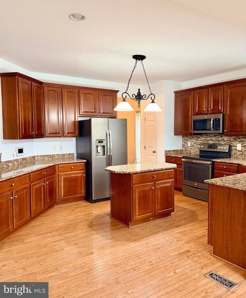 9330 Birch Cliff Dr - Photo 6 of 33