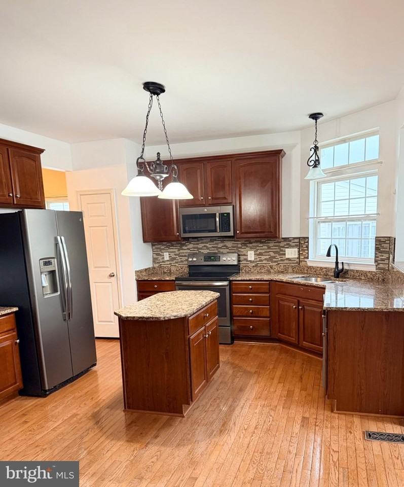 9330 Birch Cliff Dr - Photo 7 of 33