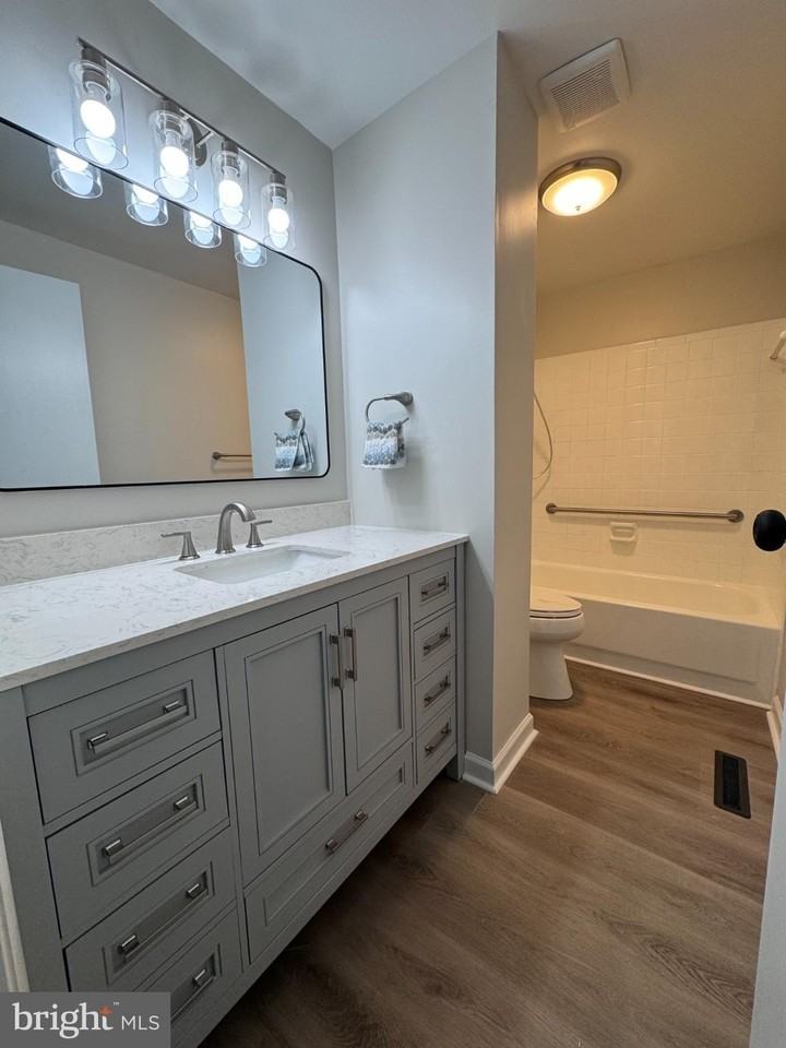 76 Devonne Dr - Photo 3 of 8