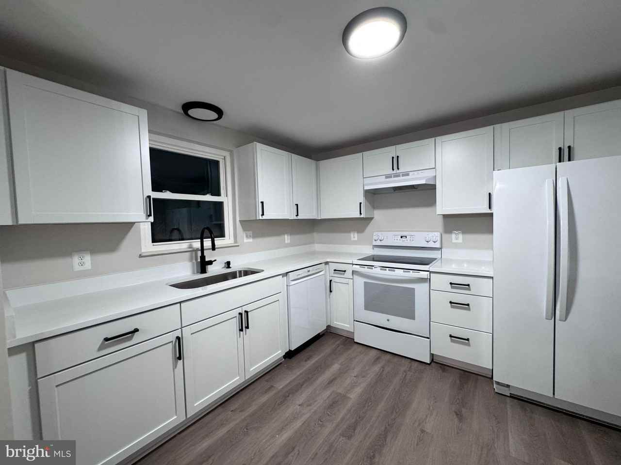 76 Devonne Dr - Photo 5 of 8