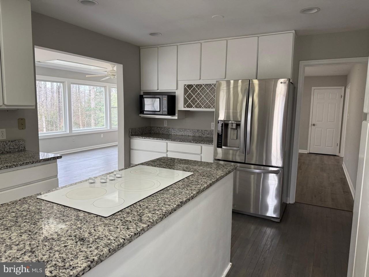 63 Lincoln Dr - Photo 5 of 48