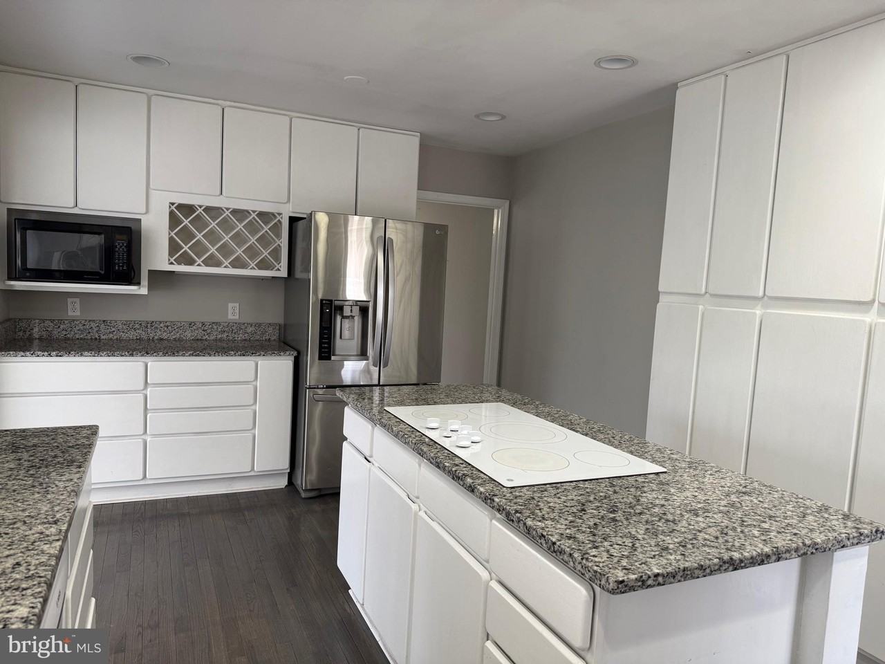 63 Lincoln Dr - Photo 6 of 48