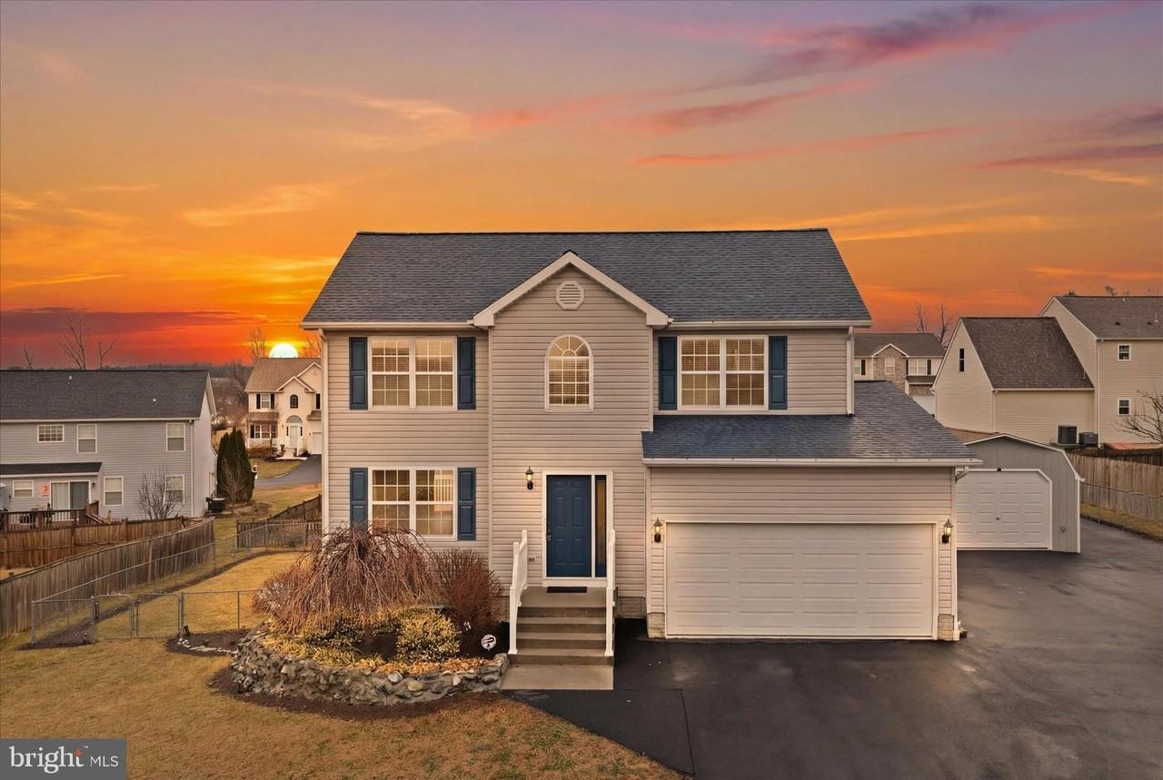 448 Thayers Gull Dr - Photo 2 of 50