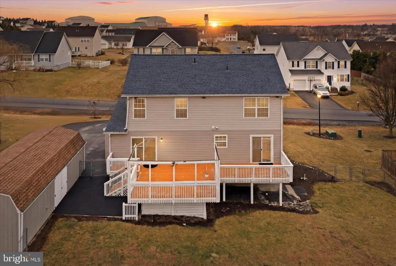 448 Thayers Gull Dr - Photo 3 of 50