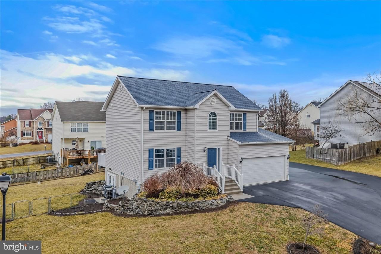 448 Thayers Gull Dr - Photo 5 of 50