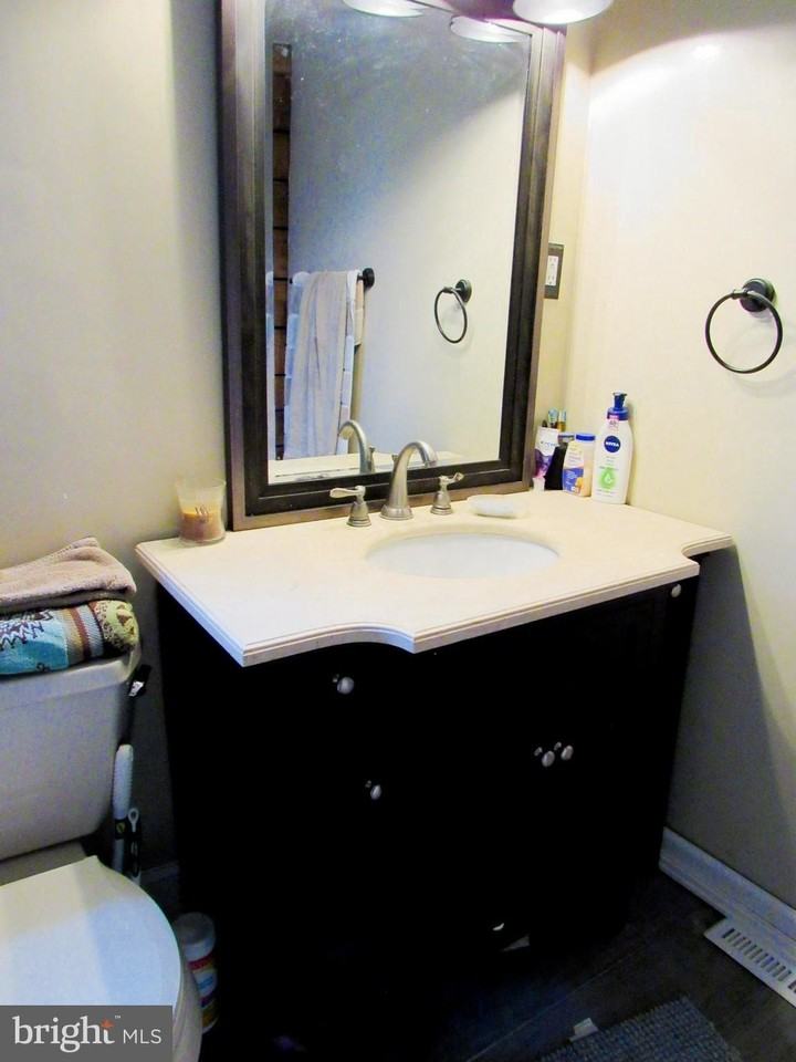 286 MISSION Road N unit: House - Photo 5 of 11