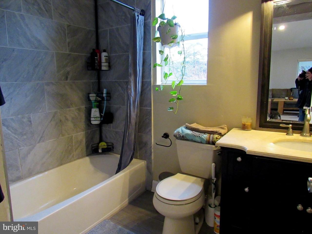 286 MISSION Road N unit: House - Photo 6 of 11