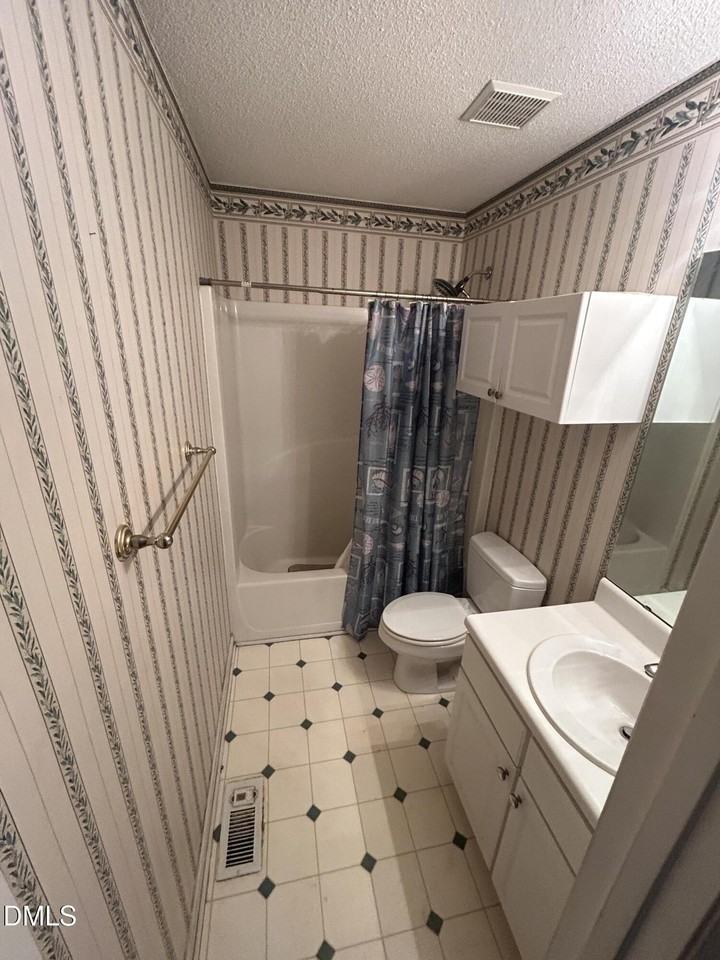 1506 Oakland Hills Way - Photo 5 of 13