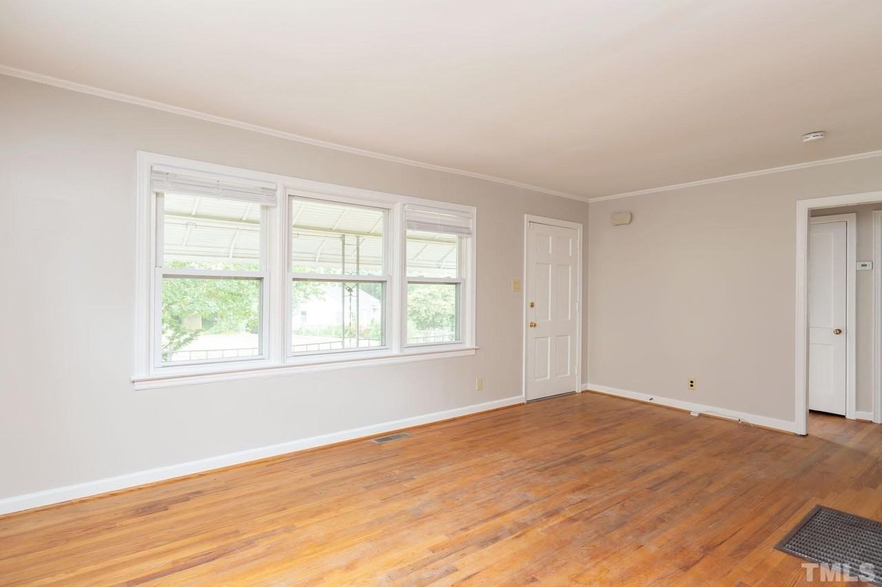 205 Plainview Ave - Photo 3 of 50