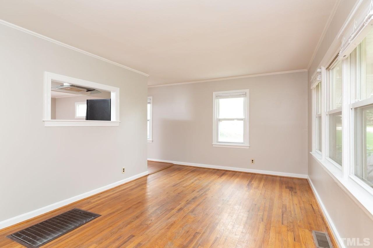 205 Plainview Ave - Photo 6 of 50