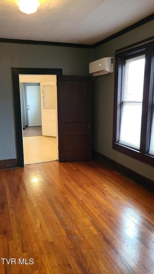 203 Delaware St Unit B - Photo 2 of 4