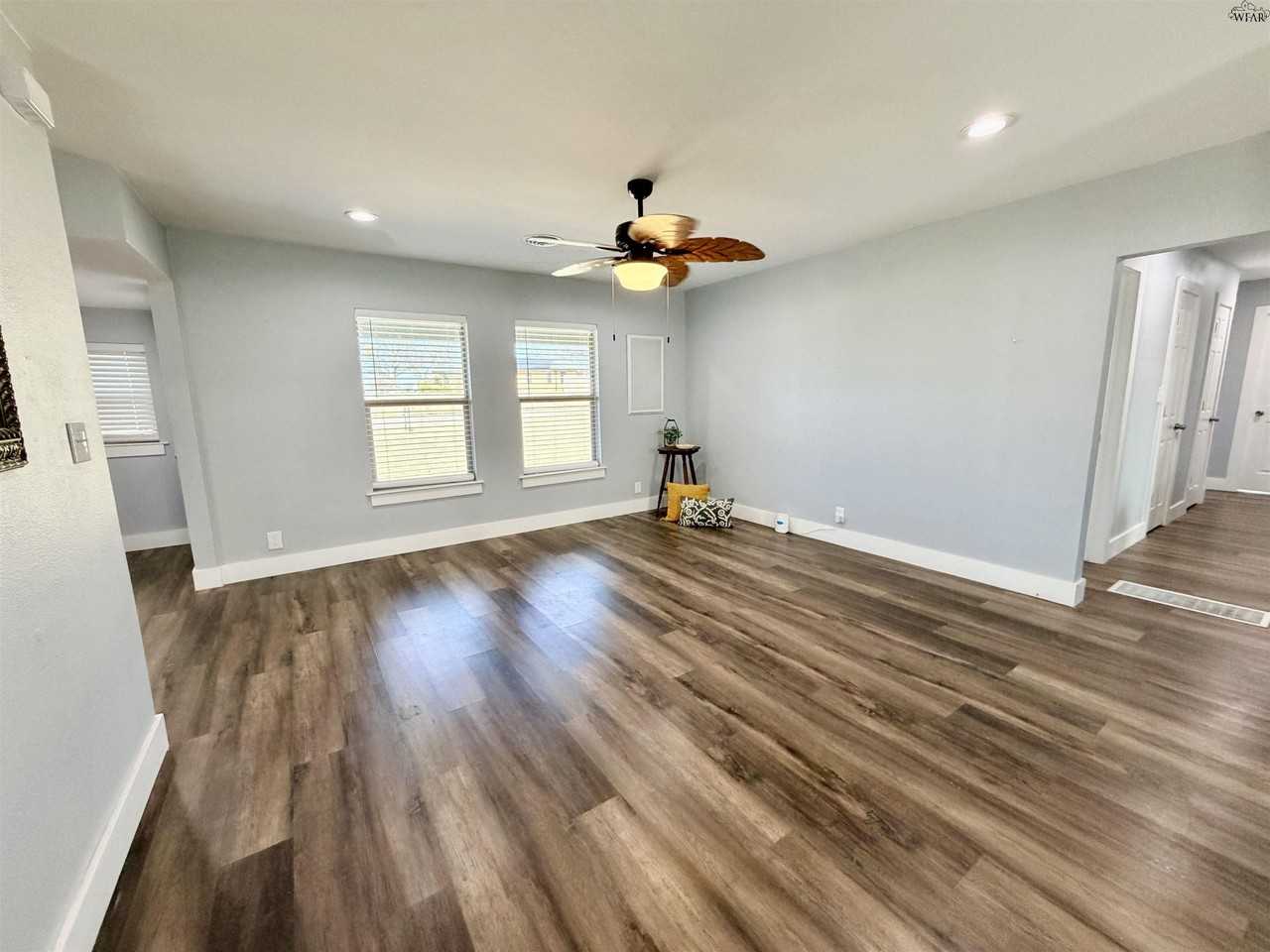 4117 Emerson St - Photo 3 of 33