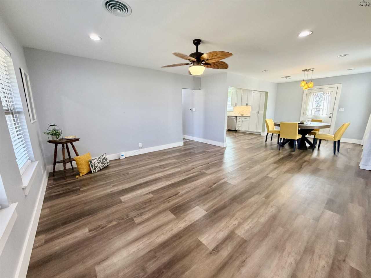 4117 Emerson St - Photo 4 of 33