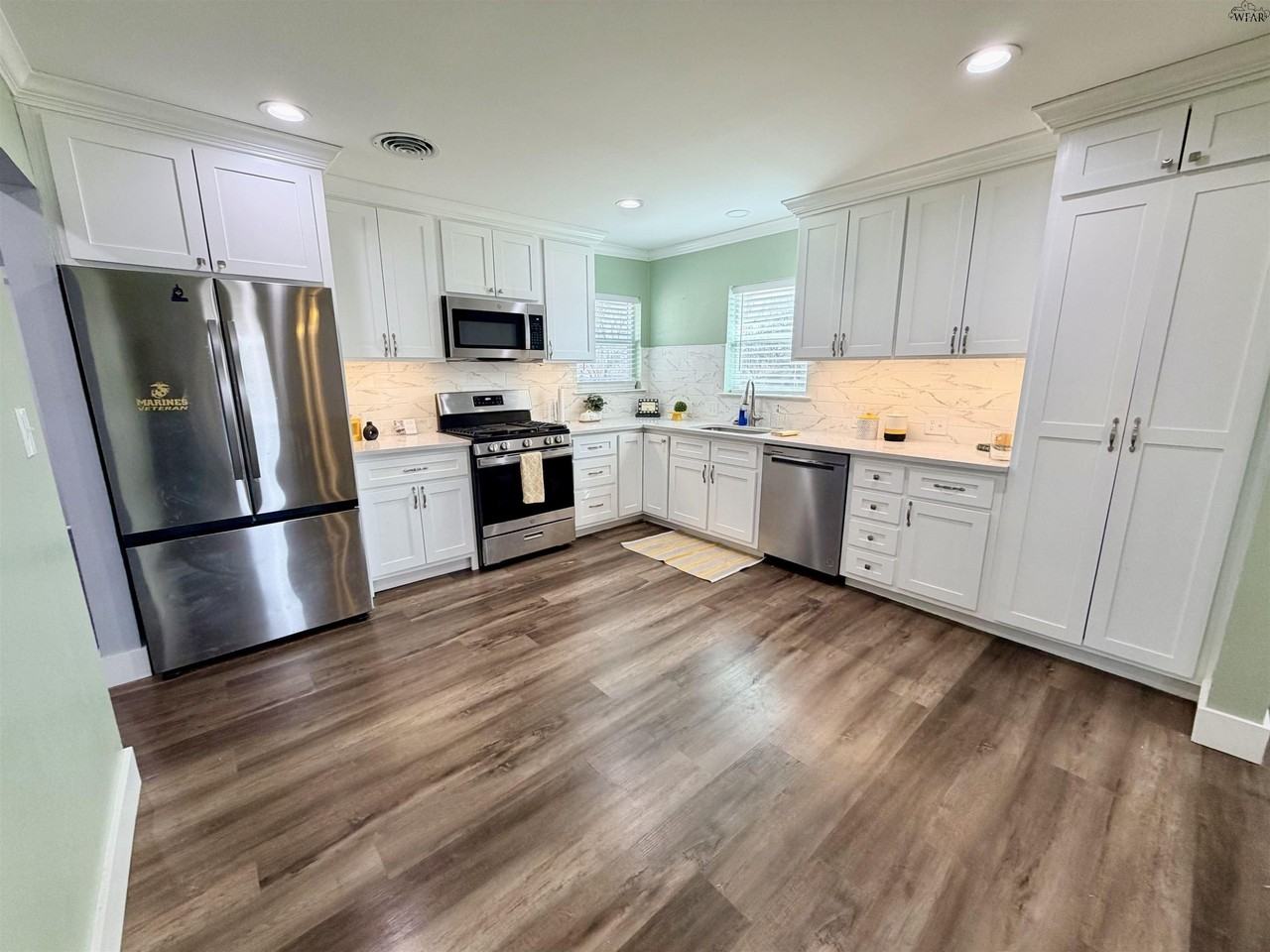 4117 Emerson St - Photo 5 of 33