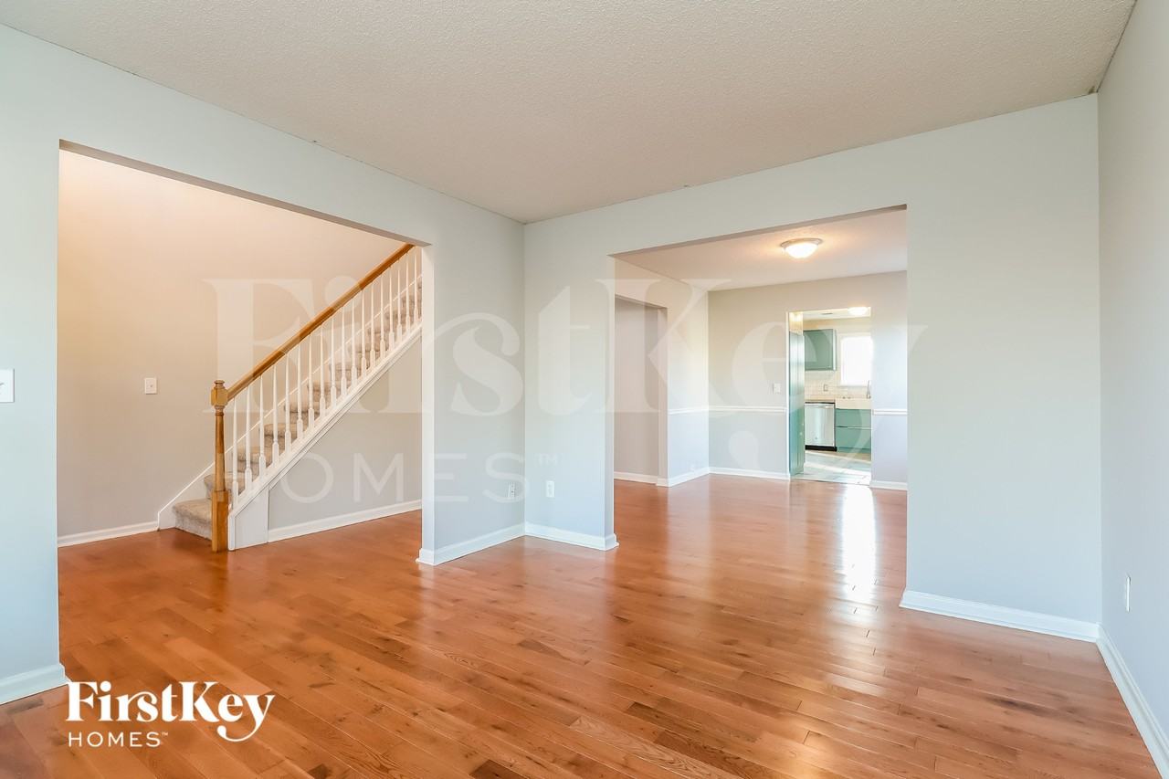 613 Pipkin Dr - Photo 4 of 15